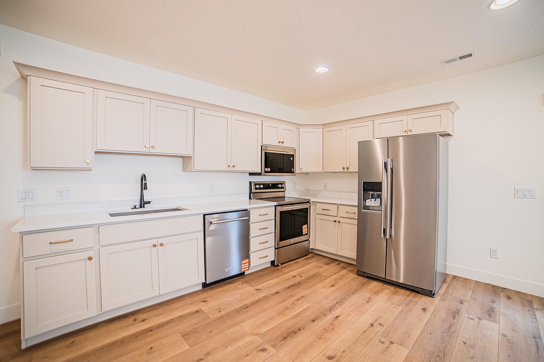 SYC7408_0012_Photo Aug 26 2025, 12 37 28 PM