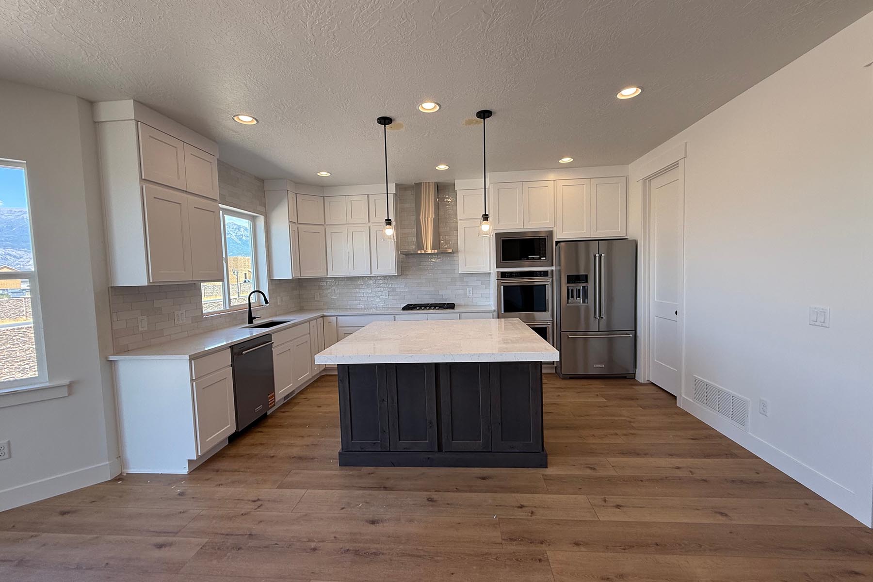 TCV 6533 Sweetwater_0013_2102259_856b17c771406a380150e49008a44a0e_688baa4618828