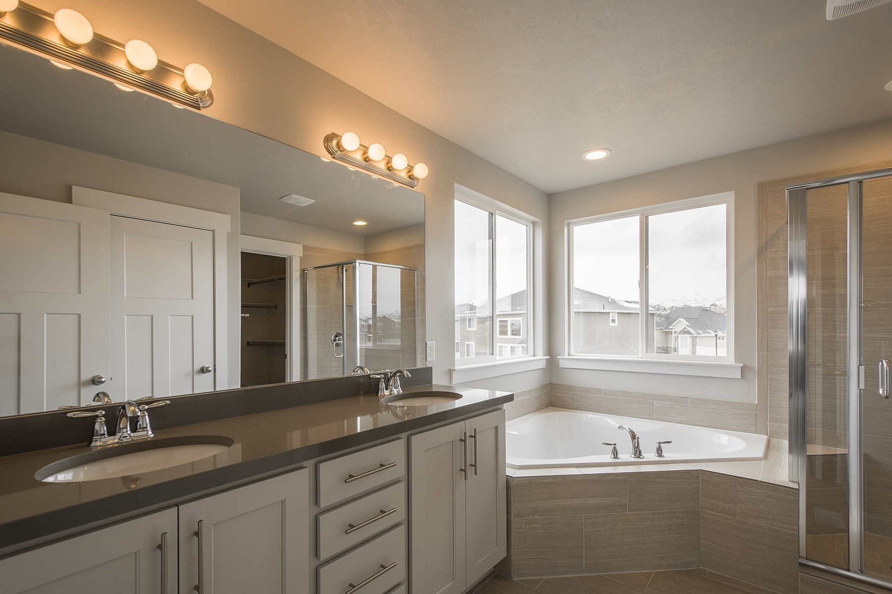 Master Bathroom 2 – Olympus