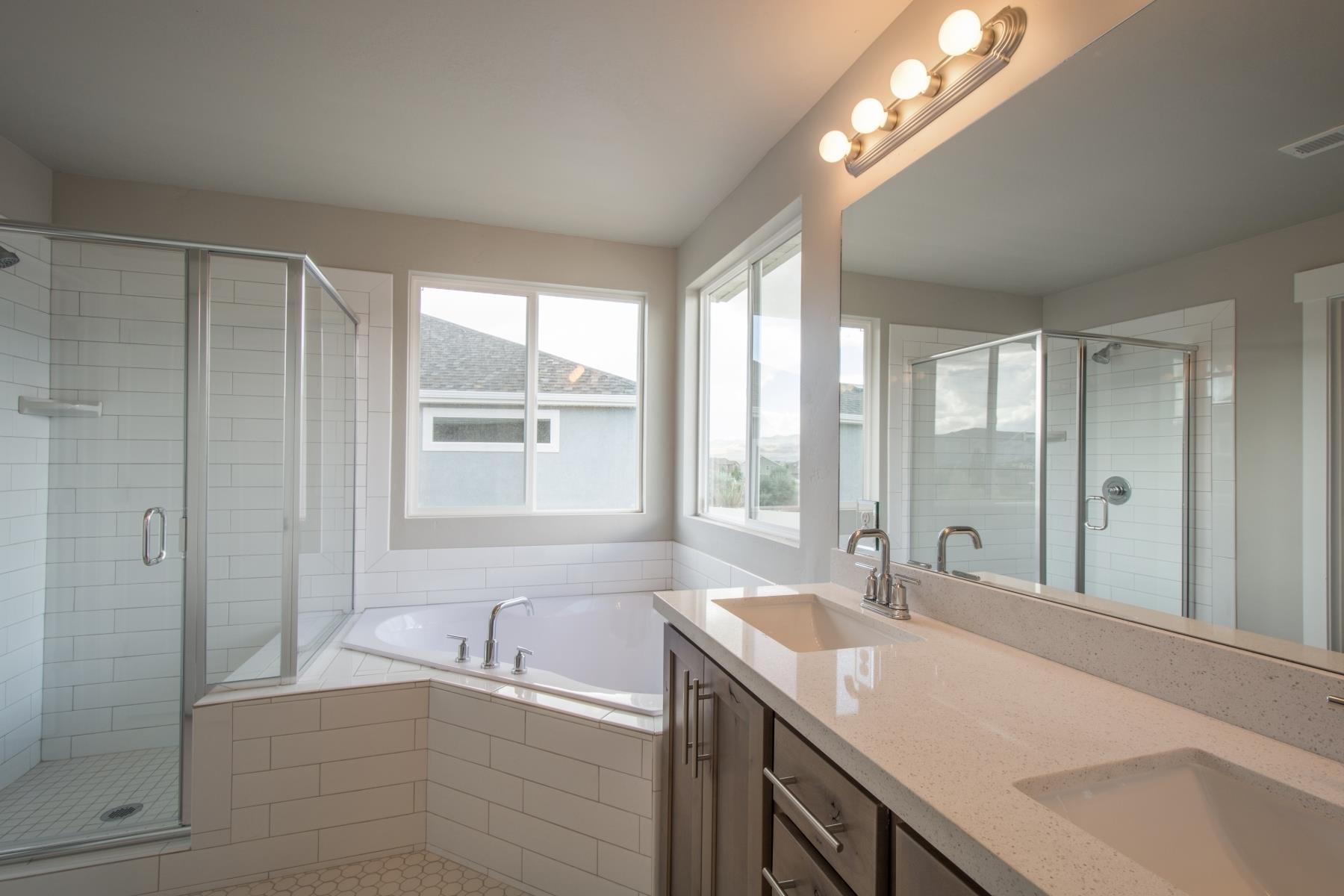 Master Bathroom 1 – Sheridan